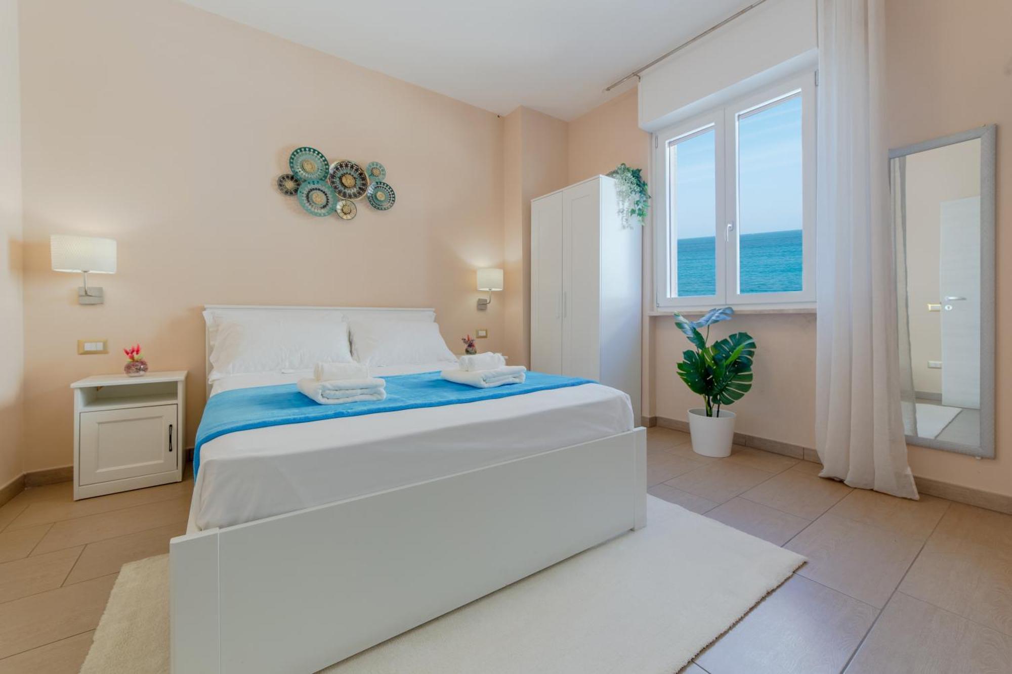L'Affaccio Rooms - Lungomare กัลลีโปลี ภายนอก รูปภาพ