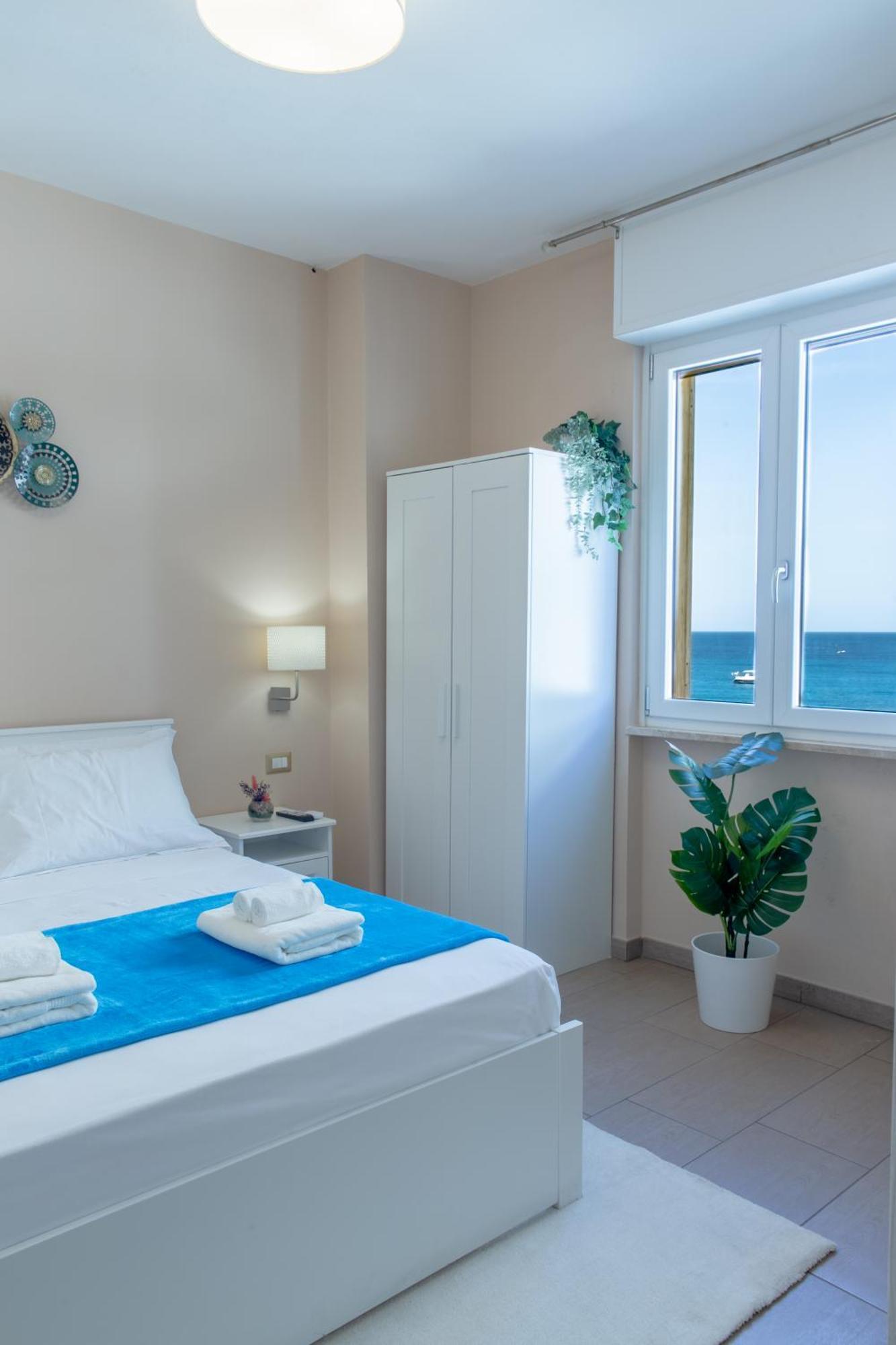 L'Affaccio Rooms - Lungomare กัลลีโปลี ภายนอก รูปภาพ